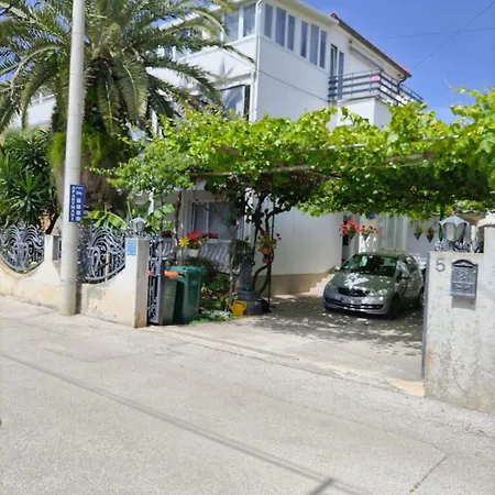Punta Πανσιόν *
